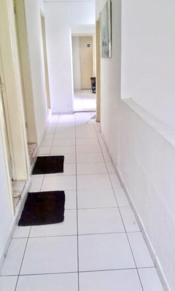 Imagem 5 da galeria do anúncio: Pensão com água, luz e internet inclusos.