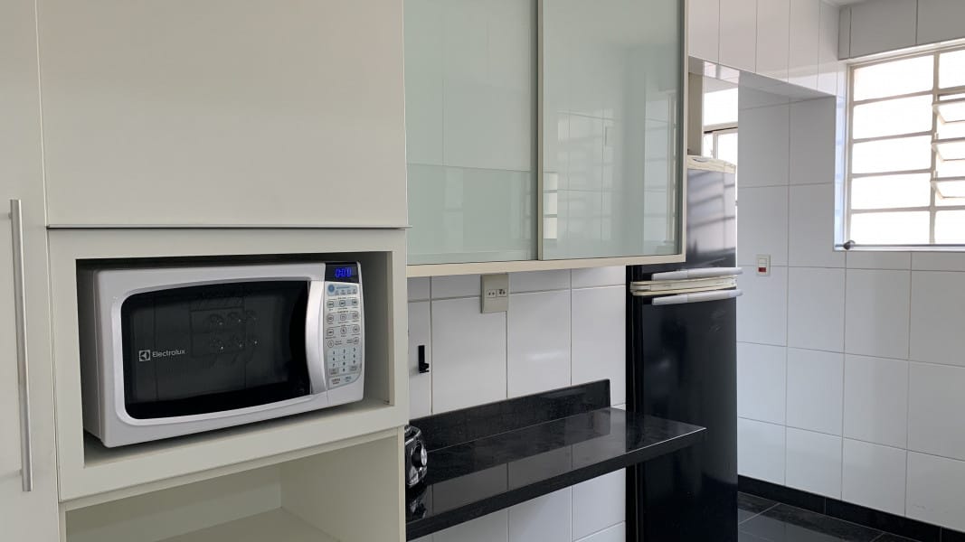 Imagem 14 da galeria do anúncio: EXCELENTE QUARTO PRAÇA DA SAVASSI-PRAÇA DA LIBERDADE -202/05