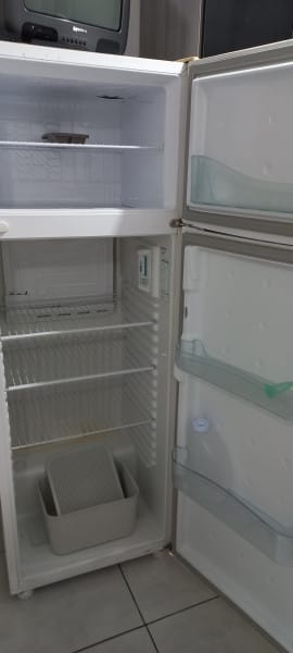 Imagem 10 da galeria do anúncio: Pensionato Feminino Très Jolie - QUITINETES E QUARTOS