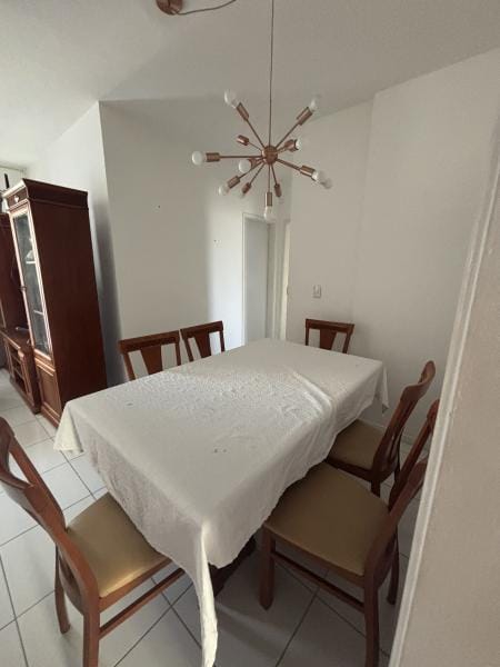 Imagem 1 da galeria do anúncio: Quarto mobiliado no Costa Azul