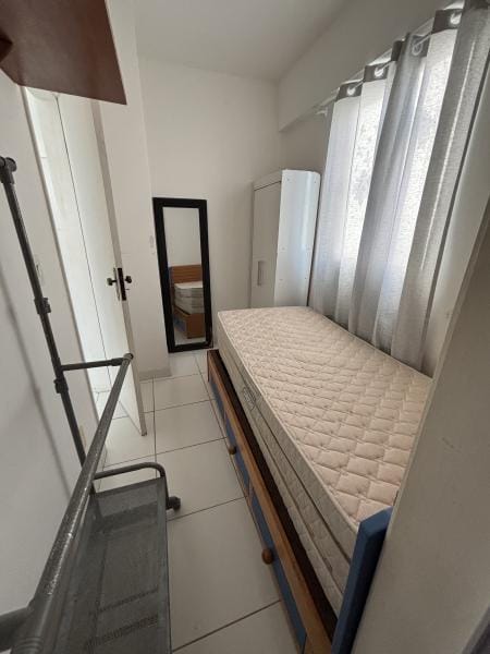 Imagem 5 da galeria do anúncio: Quarto mobiliado no Costa Azul