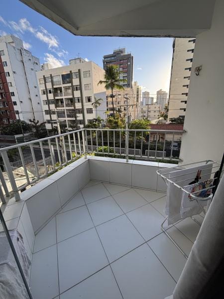 Imagem 3 da galeria do anúncio: Quarto mobiliado no Costa Azul