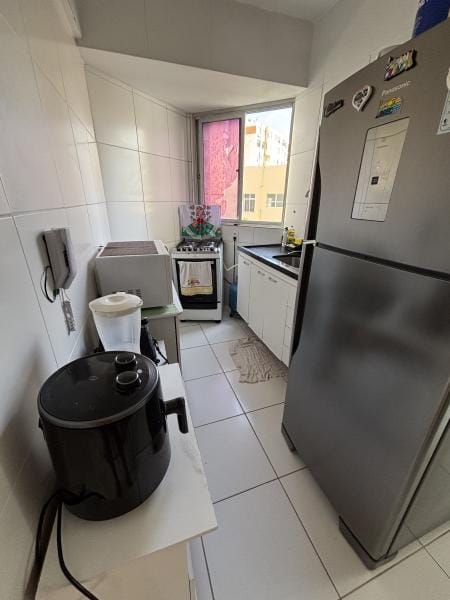 Imagem 7 da galeria do anúncio: Quarto mobiliado no Costa Azul