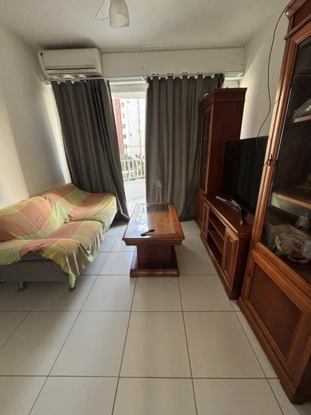 Imagem 2 da galeria do anúncio: Quarto mobiliado no Costa Azul