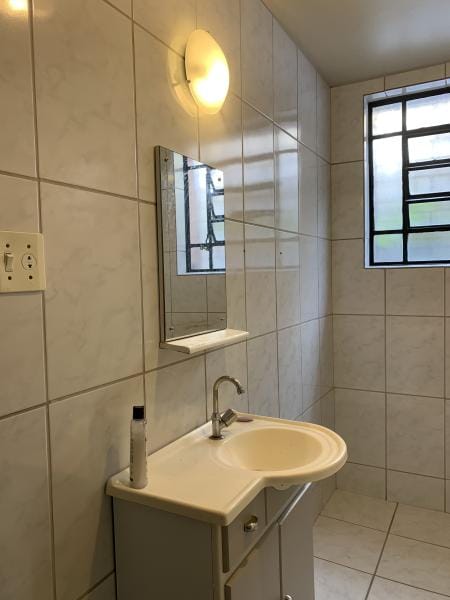 Imagem 11 da galeria do anúncio: QUARTO PARA MOÇA - PRAÇA DA LIBERDADE - SAVASSI - 04/101