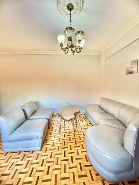 Imagem 13 da galeria do anúncio: SUÍTE FEMININA C/ VARANDA-PRAÇA DA SAVASSI-PRAÇA LIBERDADE