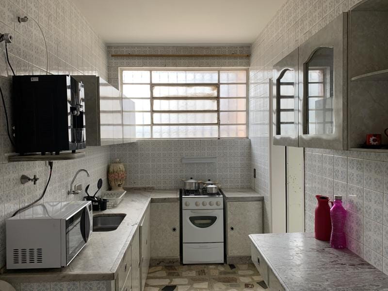 Imagem 17 da galeria do anúncio: SUÍTE FEMININA C/ VARANDA-PRAÇA DA SAVASSI-PRAÇA LIBERDADE