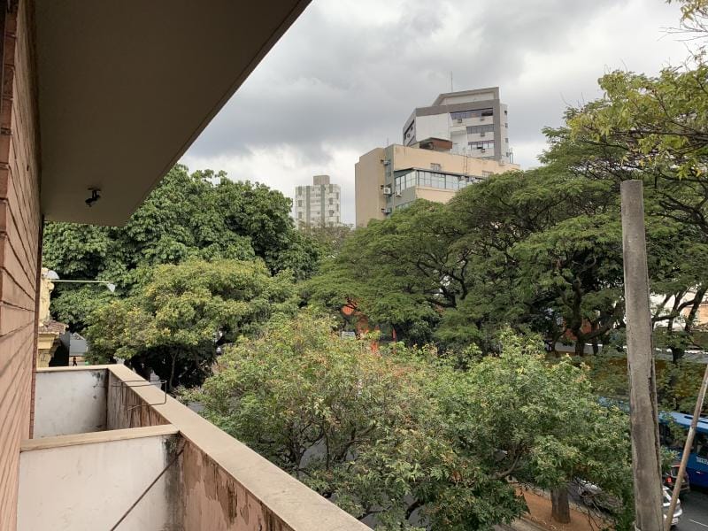 Imagem 10 da galeria do anúncio: SUÍTE FEMININA C/ VARANDA-PRAÇA DA SAVASSI-PRAÇA LIBERDADE