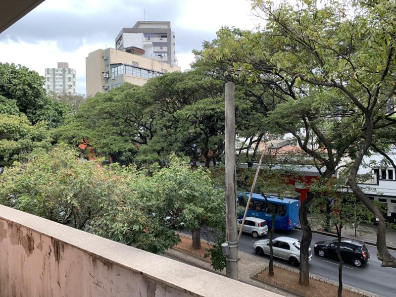 Imagem 9 da galeria do anúncio: SUÍTE FEMININA C/ VARANDA-PRAÇA DA SAVASSI-PRAÇA LIBERDADE