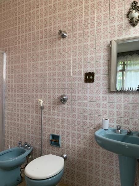 Imagem 7 da galeria do anúncio: SUÍTE FEMININA C/ VARANDA-PRAÇA DA SAVASSI-PRAÇA LIBERDADE