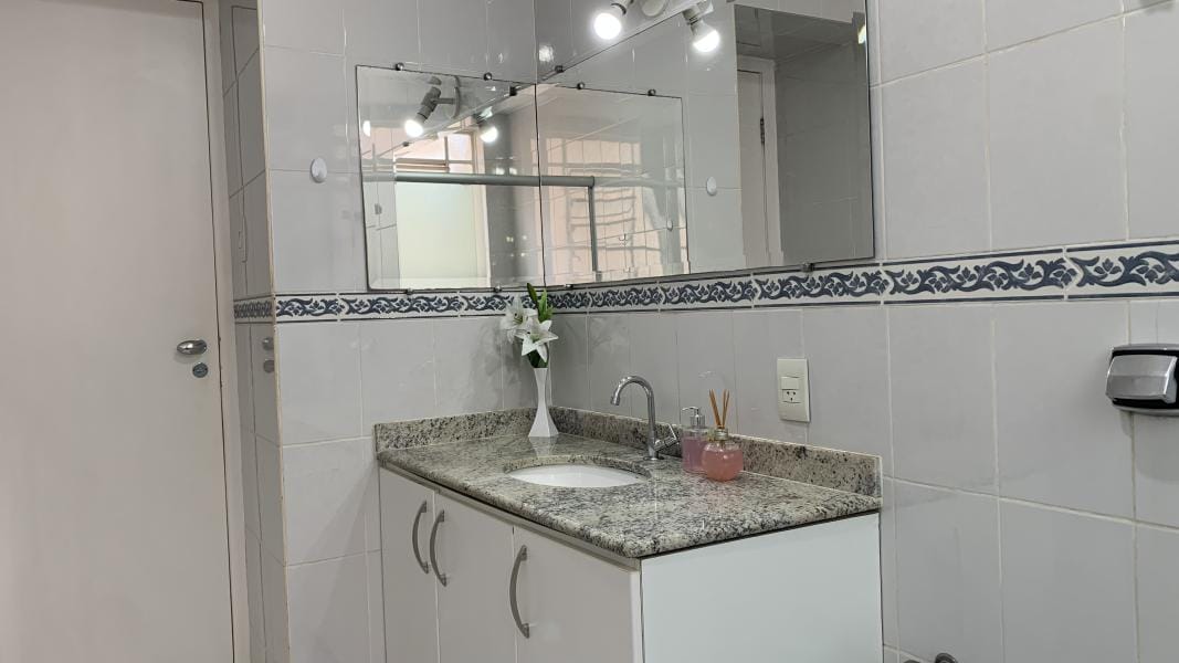 Imagem 10 da galeria do anúncio: VAGA FEMININA -PRAÇA DA LIBERDADE-SAVASSI 03/301