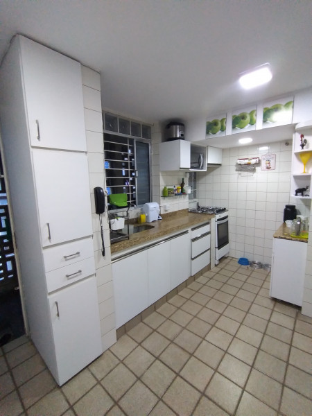 Imagem 9 da galeria do anúncio: Quarto de casal na praia com vaga de garagem
