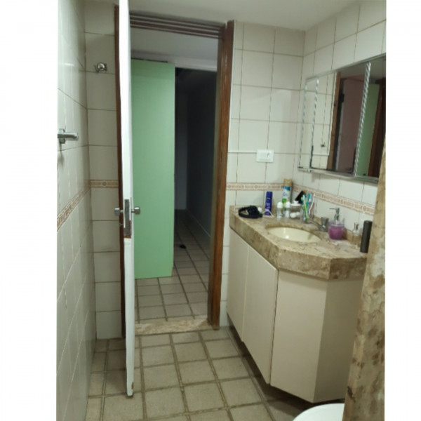 Imagem 8 da galeria do anúncio: Quarto de casal na praia com vaga de garagem