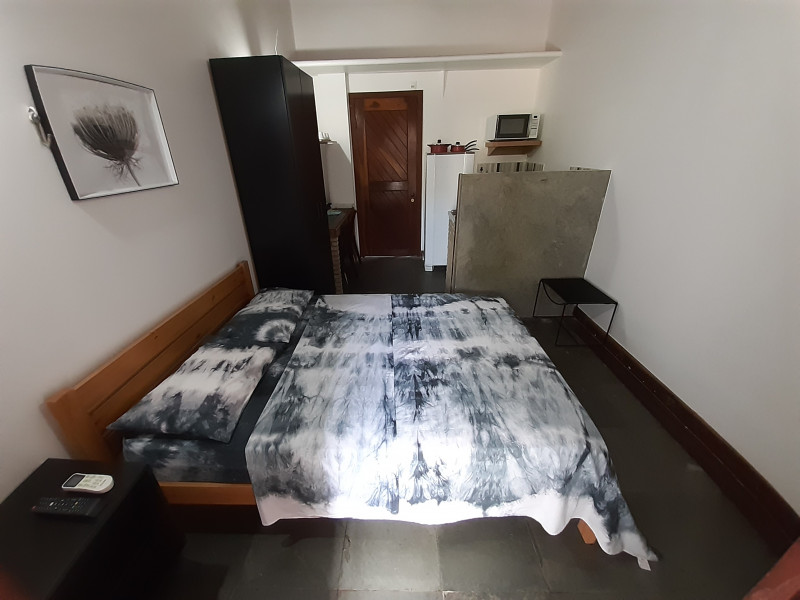 Imagem 1 da galeria do anúncio: Quarto/Kitnet Individual e Privativa c/ Varanda