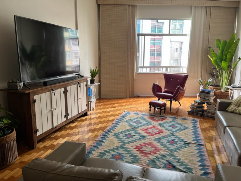 Imagem 1 da galeria do anúncio: Alugo quarto em Copacabana grande e arejado