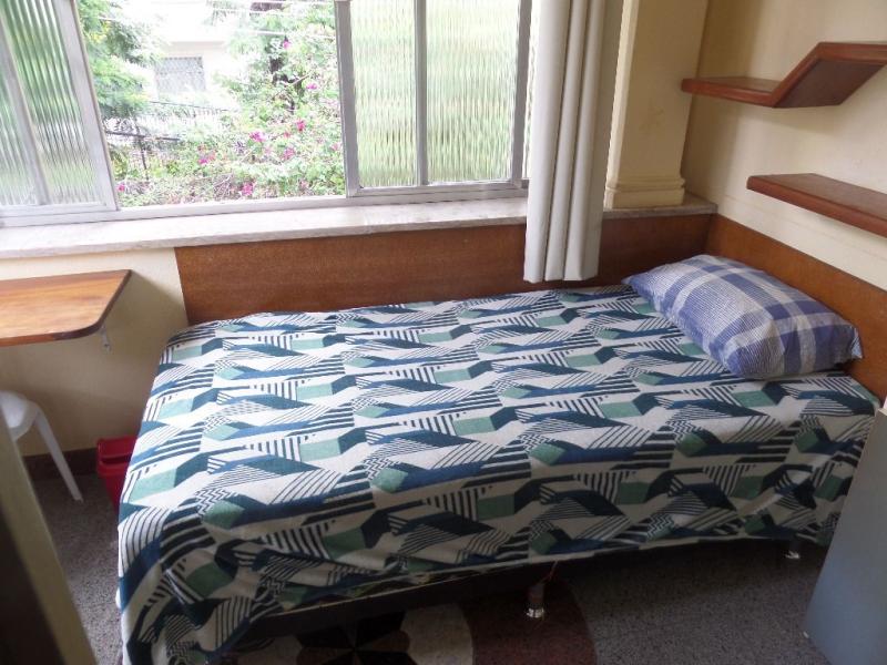 Imagem 6 da galeria do anúncio: Ótimo quarto com AC e frigobar - UERJ/HUPE/Hosp. Jesus