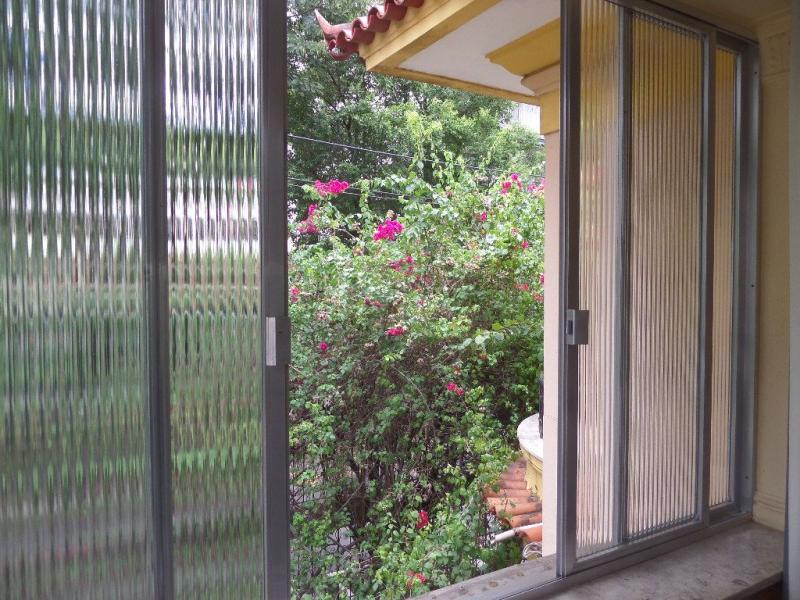 Imagem 3 da galeria do anúncio: Ótimo quarto com AC e frigobar - UERJ/HUPE/Hosp. Jesus