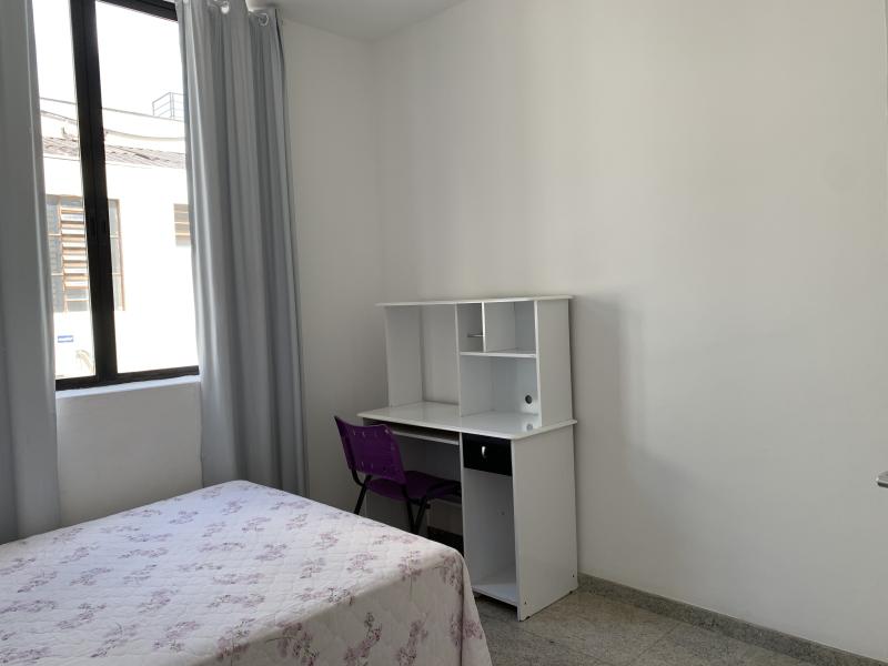 Imagem 2 da galeria do anúncio: EXCELENTE QUARTO  PARA MOÇAS -PRAÇA DA LIBERDADE 🌴