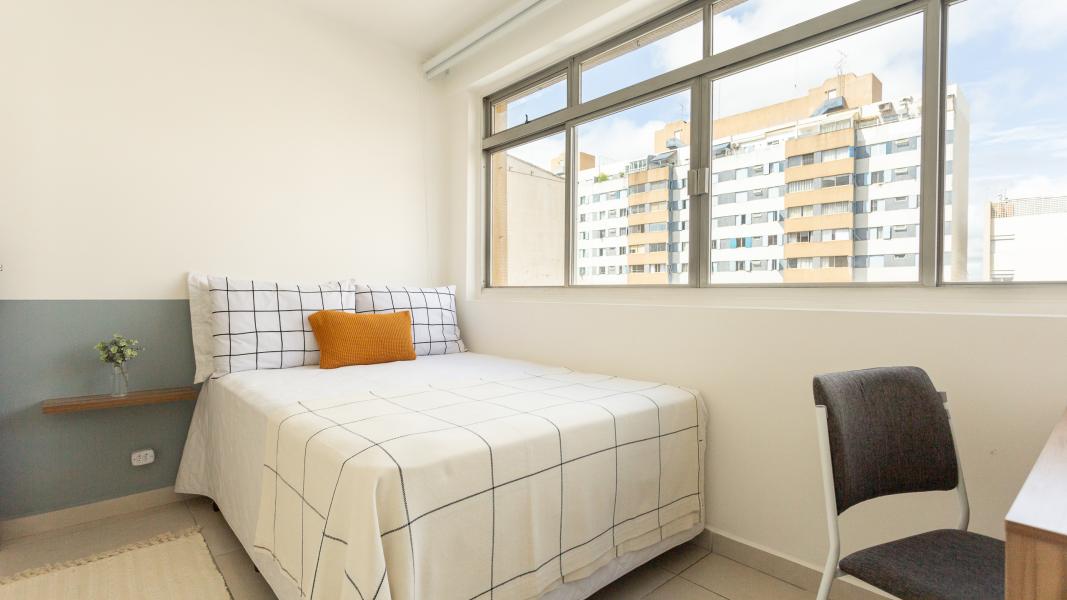 Imagem 3 da galeria do anúncio: Quarto com banheiro exclusivo | Metrô Fradique Coutinho