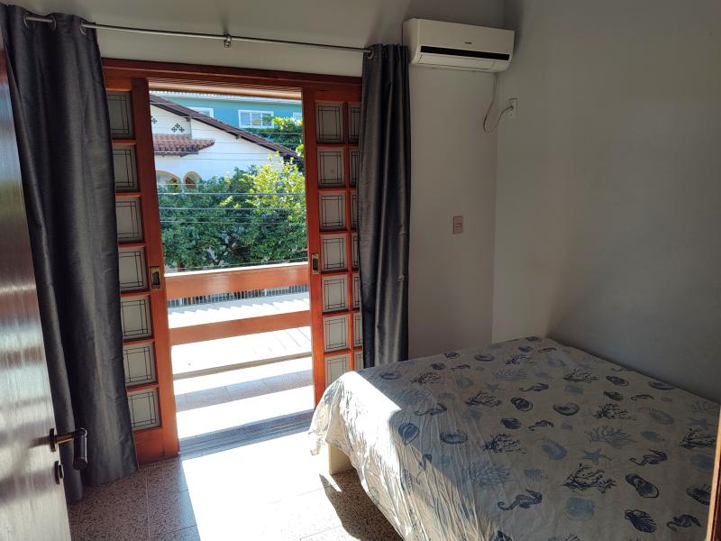 Imagem 1 da galeria do anúncio: Quarto em Casa próxima à praia na Cachoeira do B. Jesus