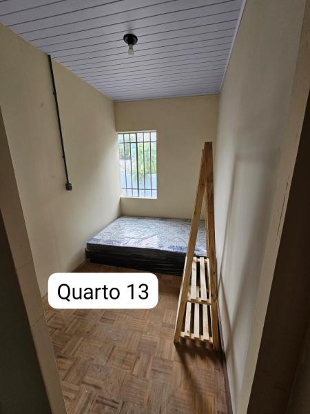 Imagem 2 da galeria do anúncio: Quarto mobiliado Centro Rebouças Agua verde solteiro casal