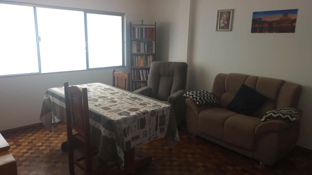 Imagem 1 da galeria do anúncio: Quarto em Apto Mobiliado - área nobre no Cabral por 900 !!