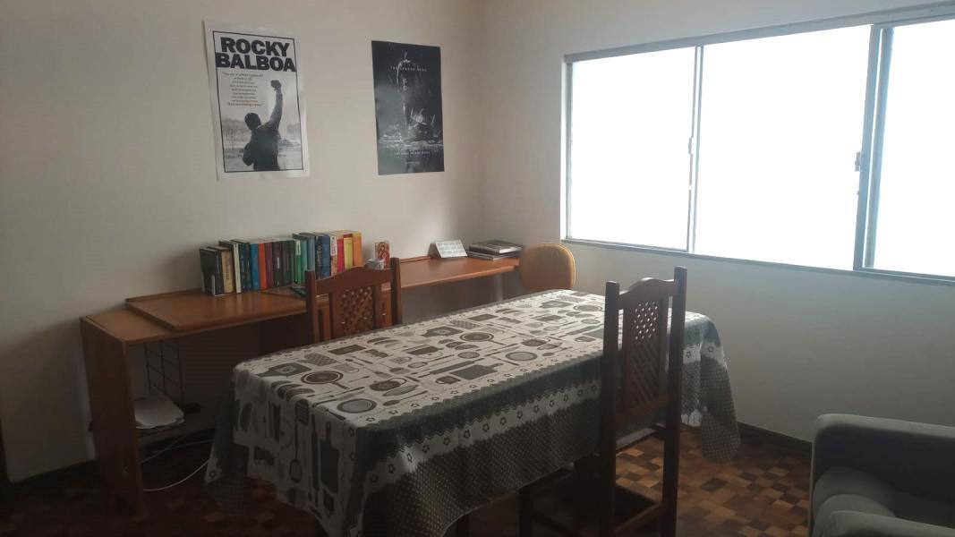 Imagem 2 da galeria do anúncio: Quarto em Apto Mobiliado - área nobre no Cabral por 900 !!