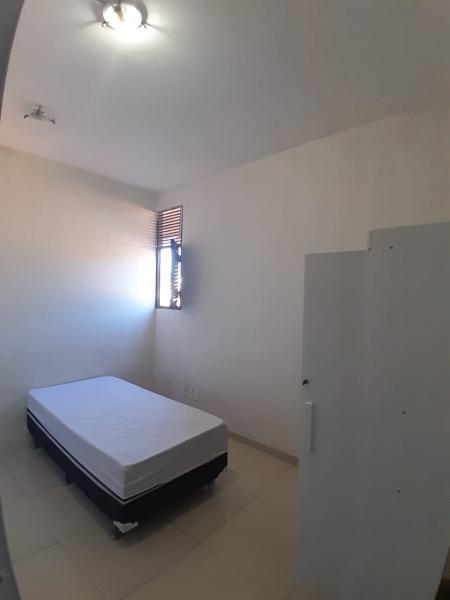 Imagem 8 da galeria do anúncio: quarto com suite e sem suite
